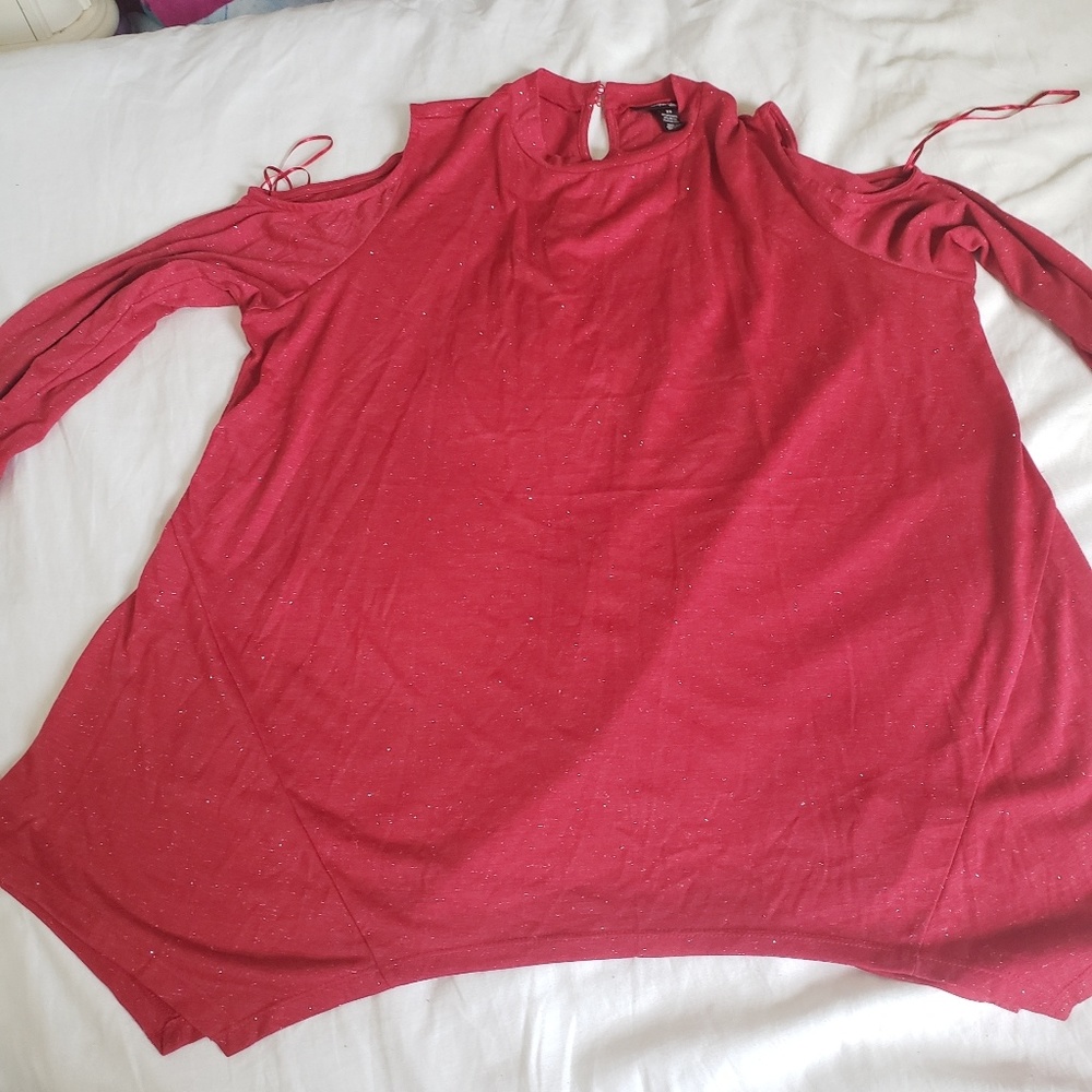 Sparkly cold shoulder half sleeve shirt
